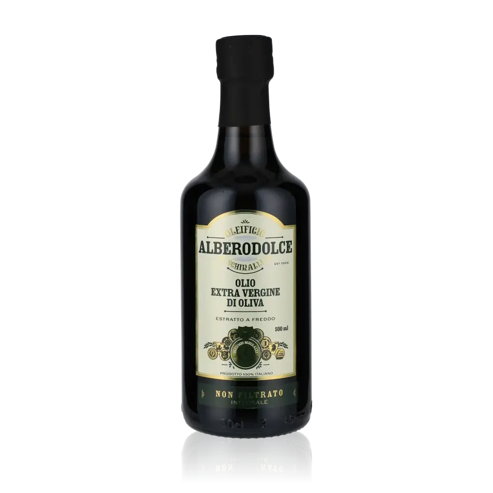 Flasche Alberodolce Olivenöl vor schwarzem Hintergrund.