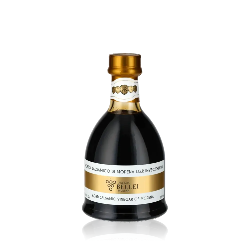 Flasche Bellei Balsamico-Essig di Modena auf schwarzem Hintergrund.