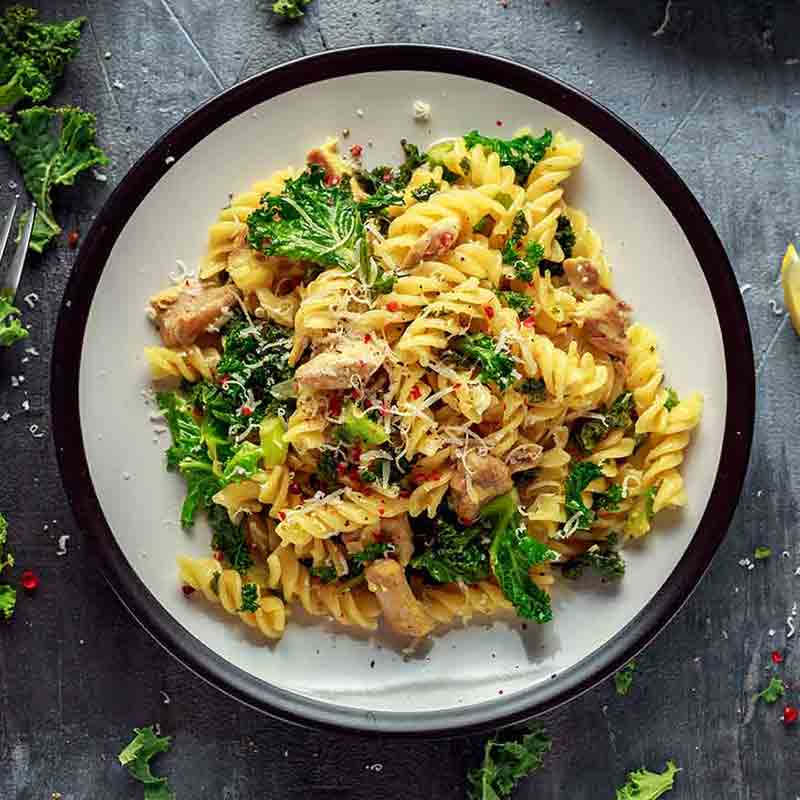 Fusilli mit Gemüse und Fleisch.