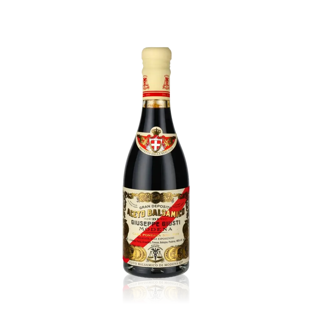 Giuseppe Giusti Aceto Balsamico Flasche auf schwarzem Hintergrund.
