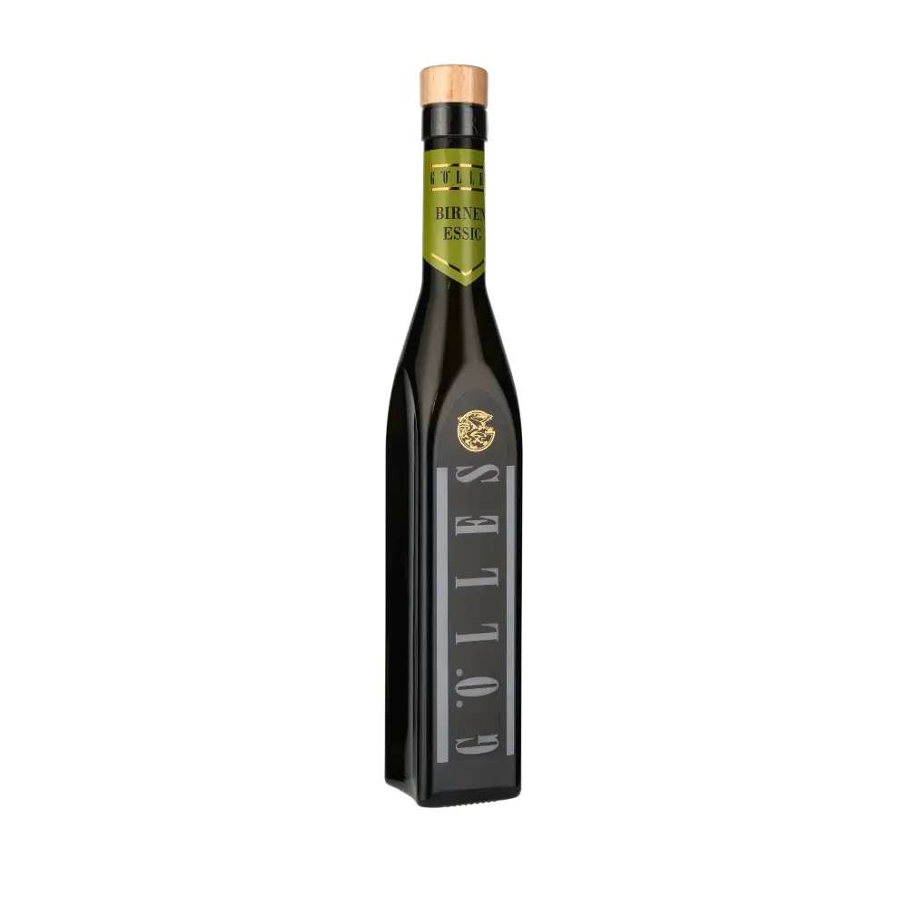 Gölles Birnenessig Flasche vor schwarzem Hintergrund.