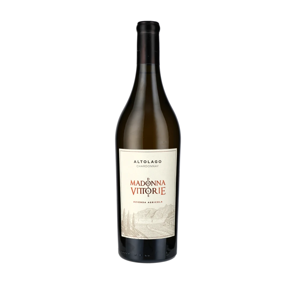 Weinflasche Madonne delle Vittorie Altolago Chardonnay vor weißem Hintergrund.