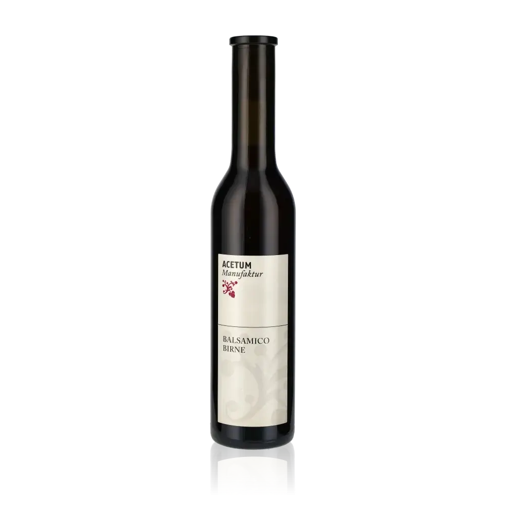 Flasche Acetum Manufaktur Birnen Balsamico Essig vor weißem Hintergrund.