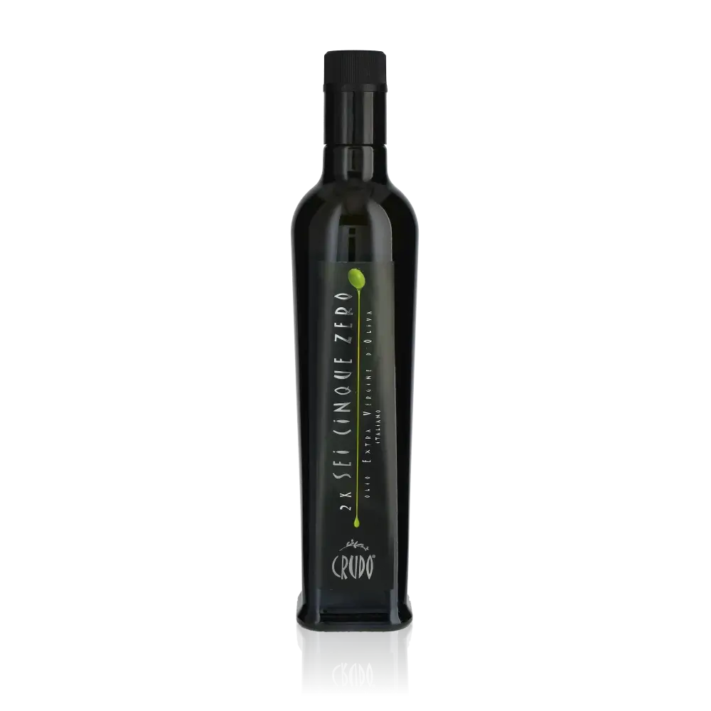 Flasche Crudo Olivenöl, schwarze Verpackung, reflektierende Oberfläche.