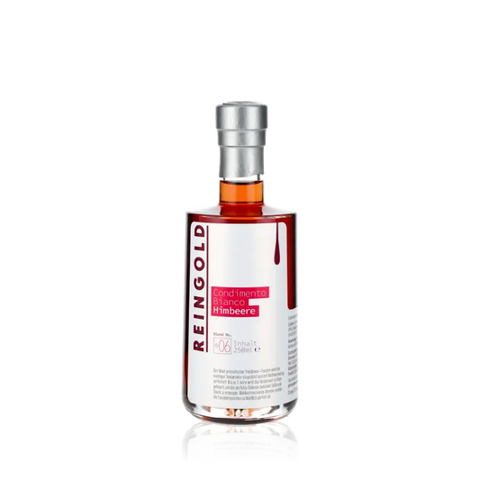 Reingold Condimento Bianco Himbeere Flasche vor schwarzem Hintergrund.