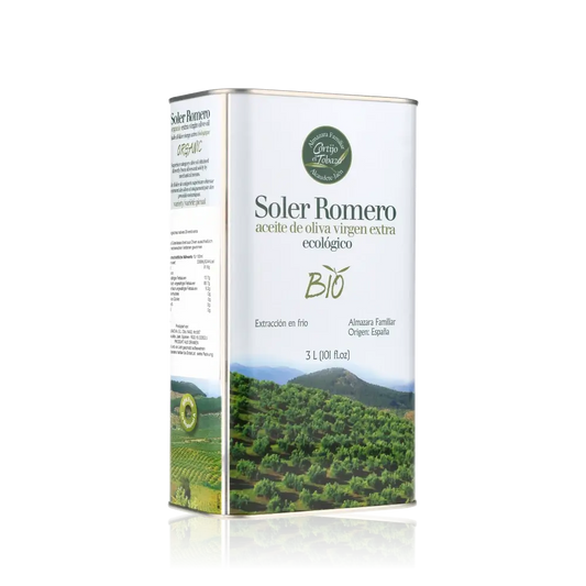 Soler Romero Bio Olivenöl 3L Kanister vor schwarzem Hintergrund.