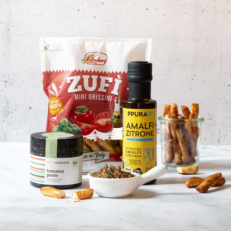 Delikatessen: Grissini, Olivenöl, Pesto, Gewürze, Geschenkset.