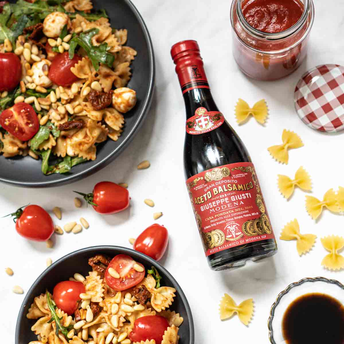 Giusti Balsamico, Nudelsalat, Tomaten, Pinienkerne, Feinkost, Geschenkideen.