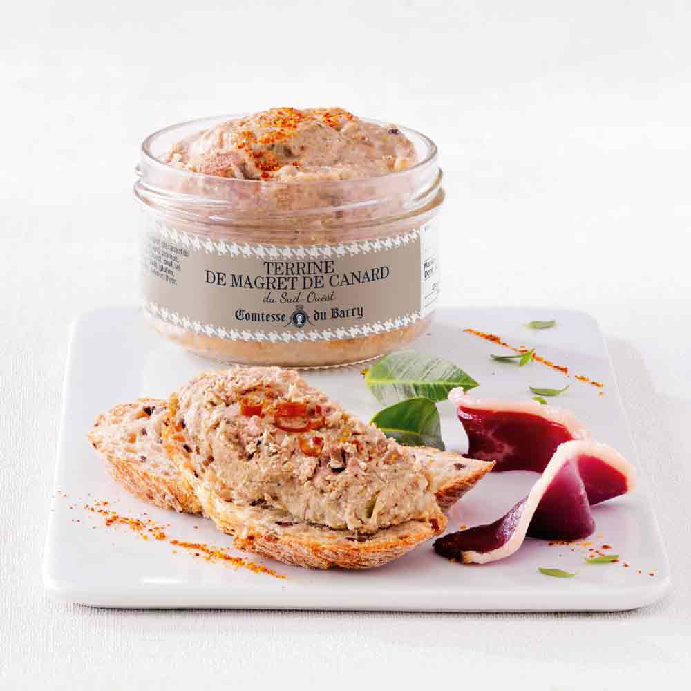 Terrine, Brot, Schinken, Comtesse du Barry, Teller, Gewürze.