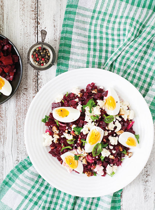 Rote Beete-Salat mit Ei und Walnüssen