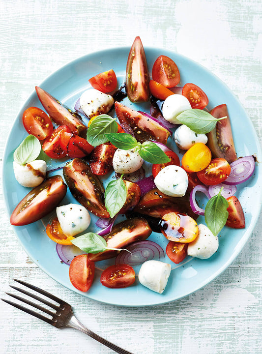 Tomate-Mozzarella mit Zwiebeln