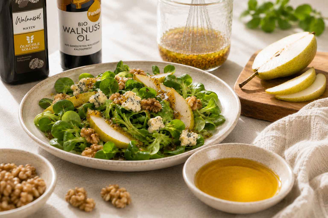 Feldsalat mit Birnen-Walnuss-Dressing und karamellisierten Birnen