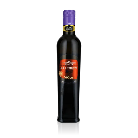 Olivenölflasche Viola Colleruita DOP Umbria auf schwarzem Hintergrund.