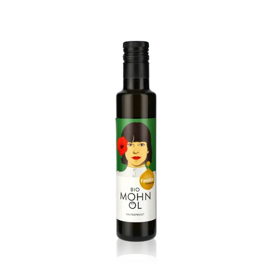 Fandler Bio Mohnöl Flasche auf schwarzem Hintergrund.