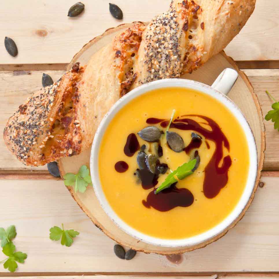 Fruchtige Kürbissuppe mit Kürbiskernöl