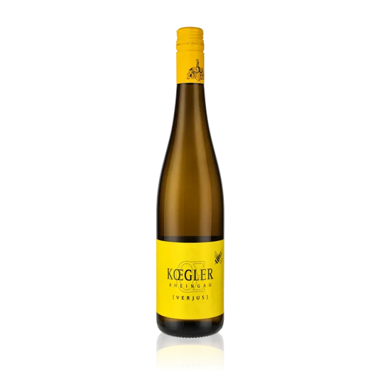 Kögler Rheingau Verjus Essigflasche auf schwarzem Hintergrund.