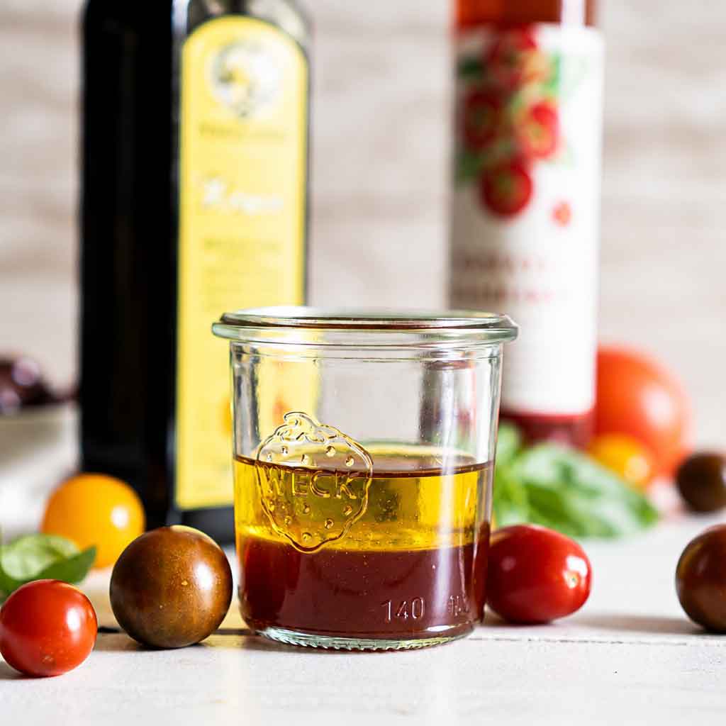Dressing mit Tomaten und Olivenöl