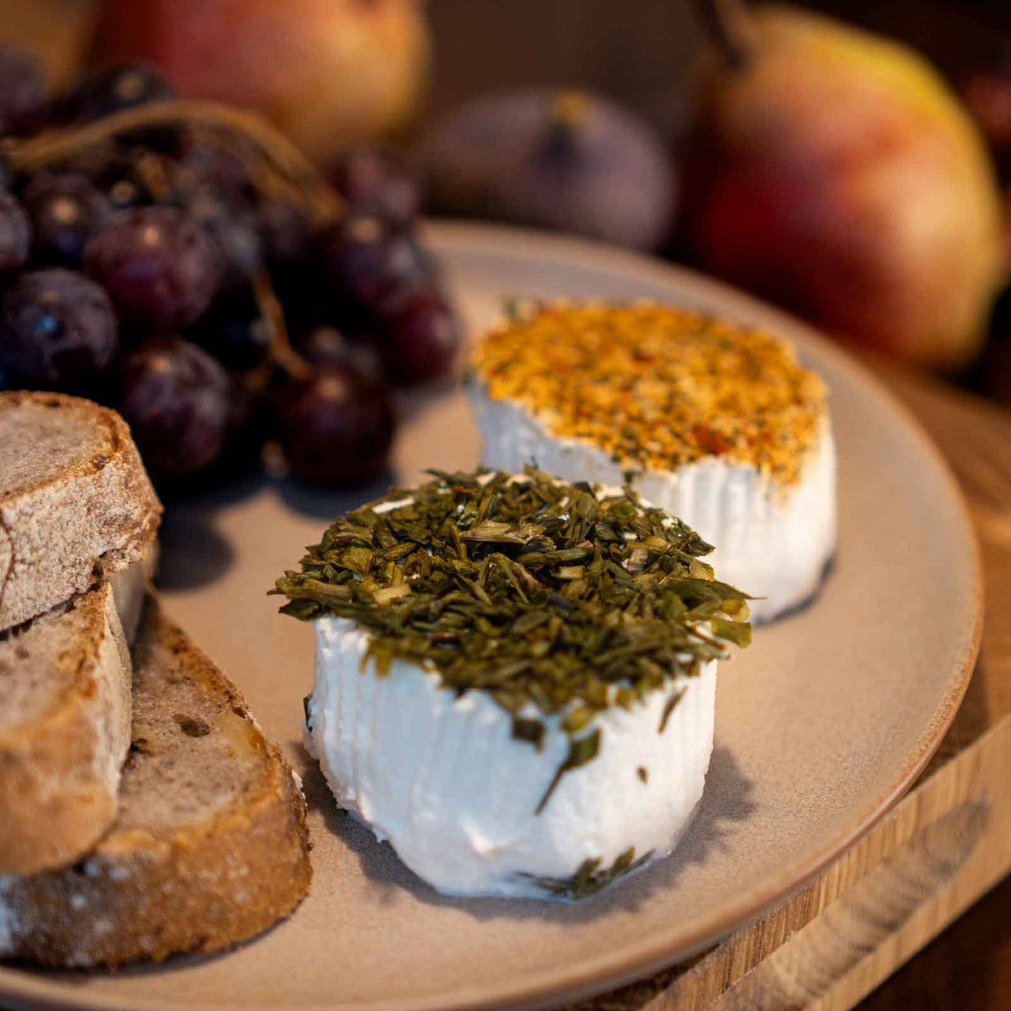 Caprino mit Kräutern