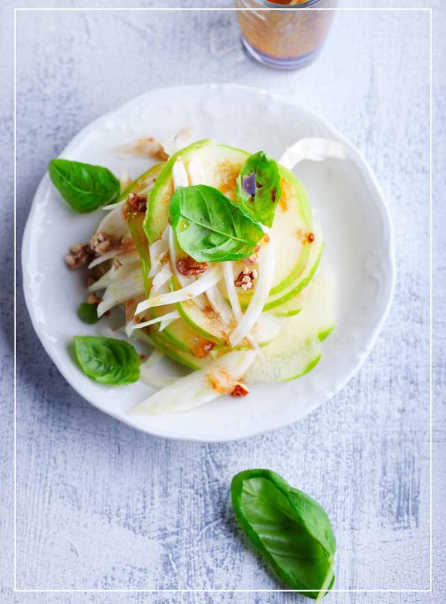 Apfel-Fenchel-Salat mit Himbeer-Dressing