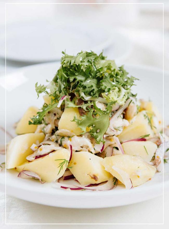 Lauwarmer Kartoffelsalat mit geräuchter Makrele