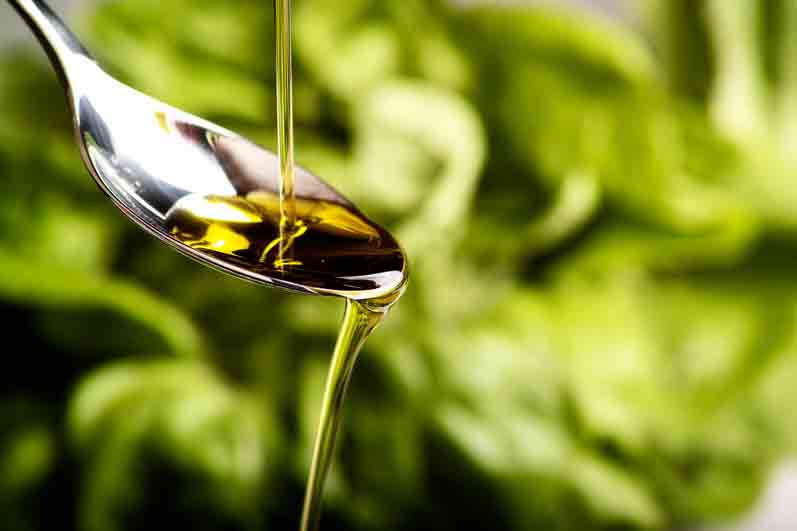 2-3 Esslöffel Olivenöl pro Tag